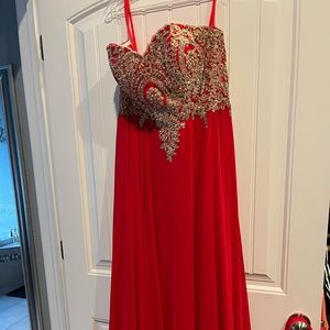Red evening/prom dress. In great condition with beautiful silver/gold bodice.
